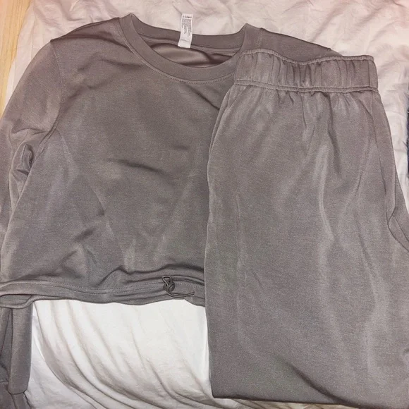 Matching set - Picture 1 of 3